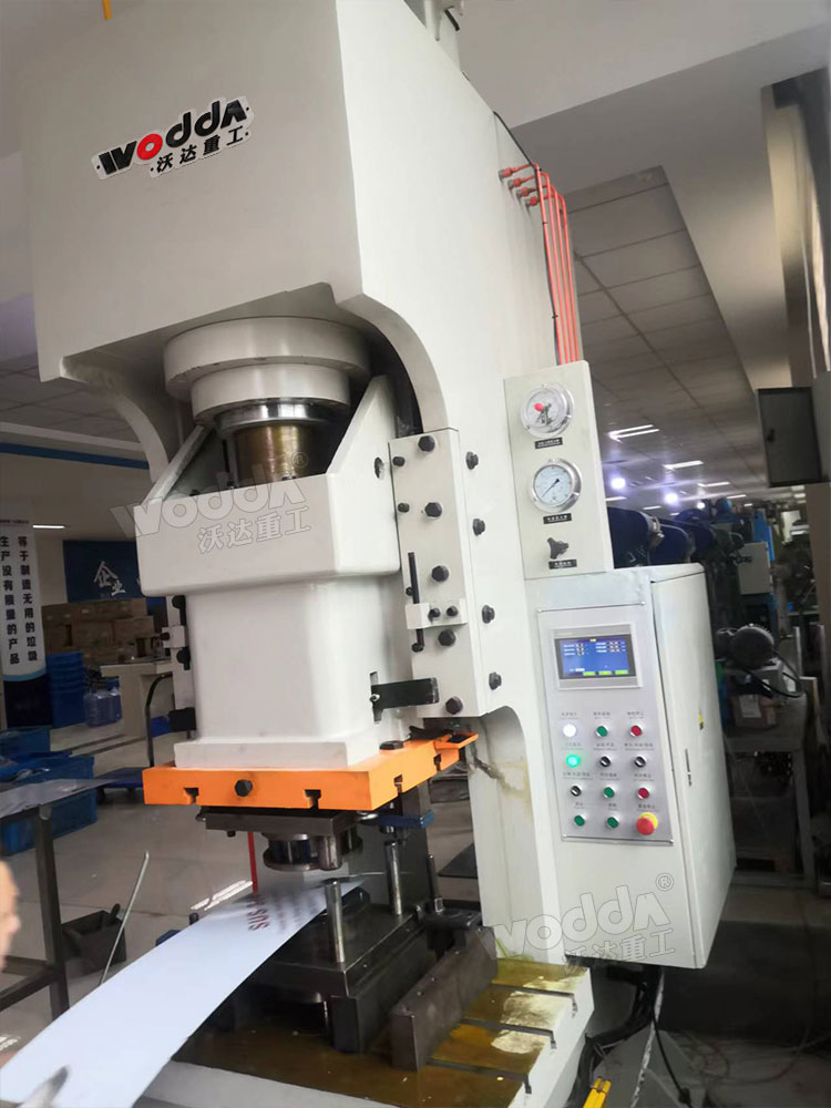 125吨油压冲床 125吨油压冲床