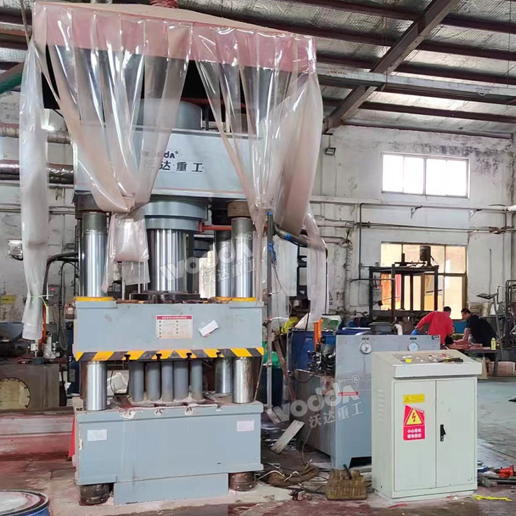 630吨热压网箱浮球成型液压机 630吨热压网箱浮球成型液压机