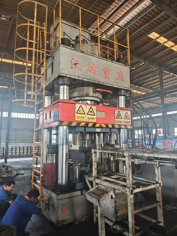 1000吨汽车轮毂冲压成型液压机现场 1000吨汽车轮毂冲压成型液压机现场