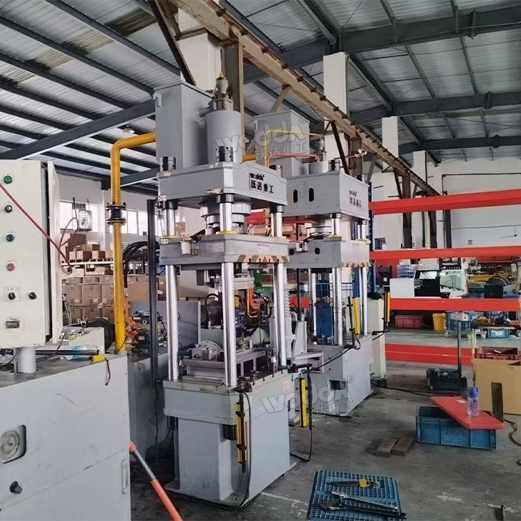 100吨三梁四柱液压机按需定制 100吨三梁四柱液压机按需定制