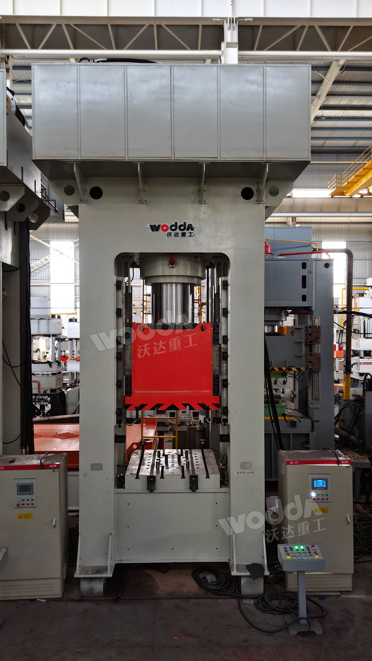 1000吨框架式液压机.jpg 1000吨框架式液压机.jpg