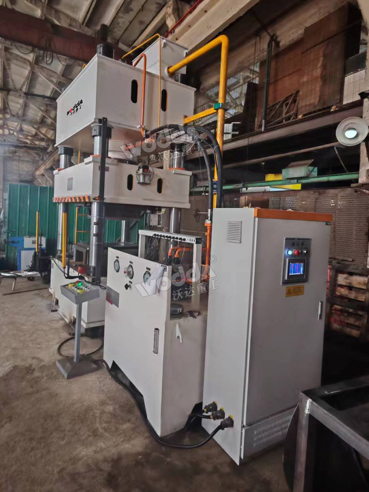 315吨伺服四柱液压机 315吨伺服四柱液压机