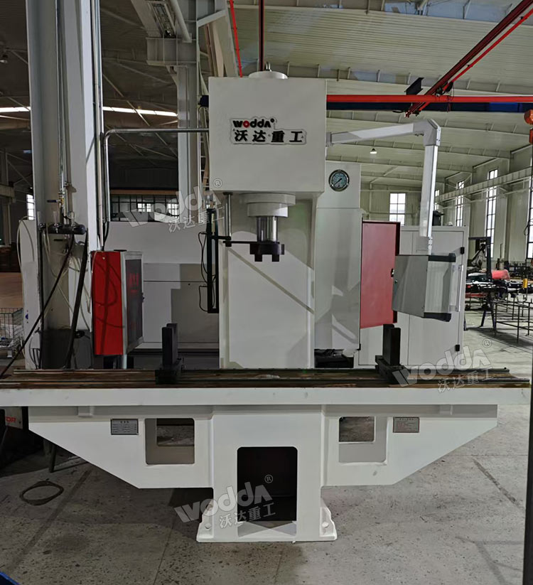 63吨单臂校直机现场 63吨单臂校直机现场