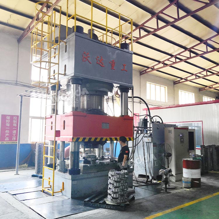 2000吨四柱液压机客户现场 2000吨四柱液压机客户现场