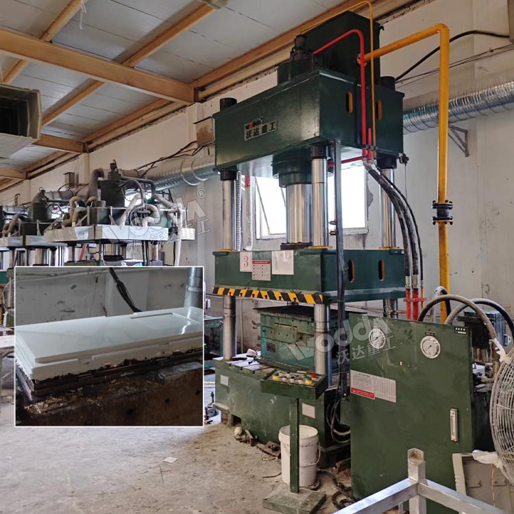 315吨玻璃钢电表箱液压机试机完成 315吨玻璃钢电表箱液压机试机完成