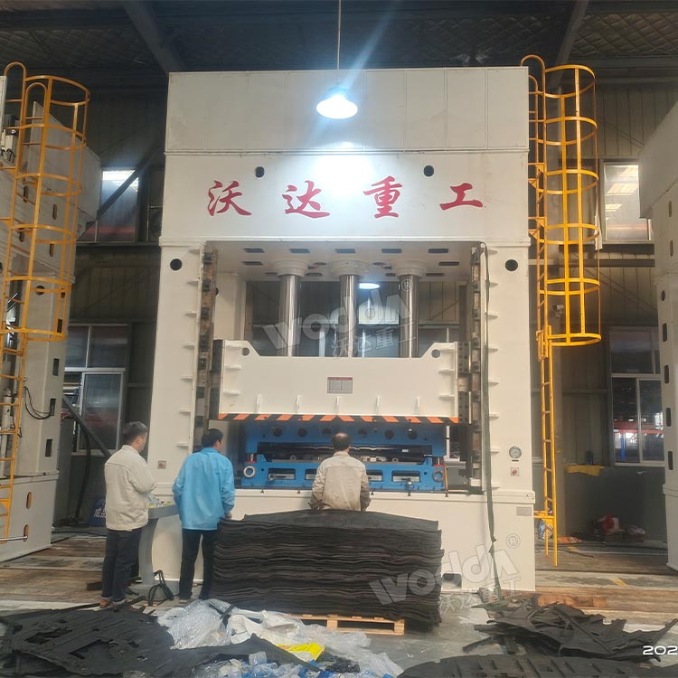 630吨框架式液压机 630吨框架式液压机