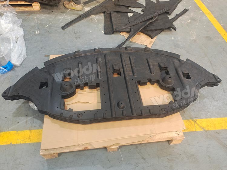 汽车保险杠下护板.jpg 汽车保险杠下护板.jpg