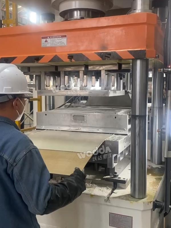 200吨四柱液压机 200吨四柱液压机