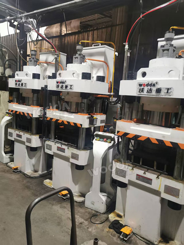 200吨四柱液压机 200吨四柱液压机