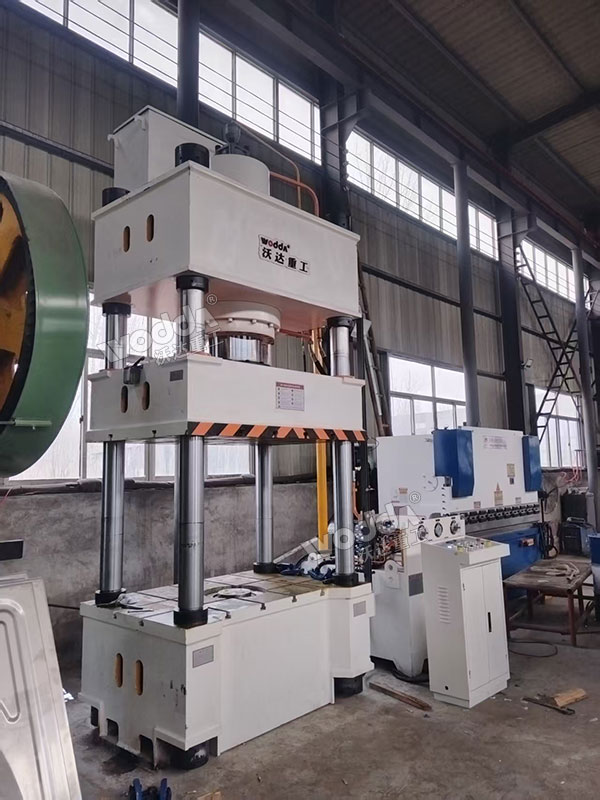 400吨四柱液压机 400吨四柱液压机