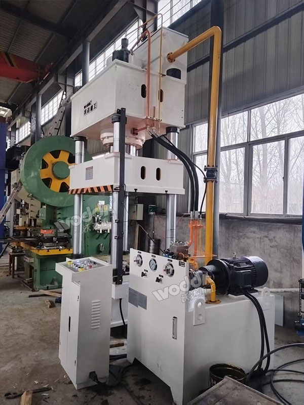 400吨不锈钢水箱板液压机安全完成 400吨不锈钢水箱板液压机安全完成