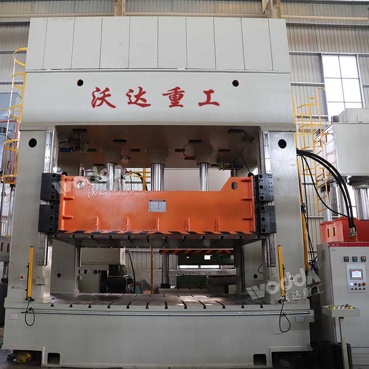 350吨框架式液压机.jpg 350吨框架式液压机.jpg