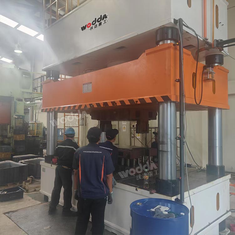 1000吨汽车变速箱油底壳拉伸液压机试机.jpg 1000吨汽车变速箱油底壳拉伸液压机试机.jpg