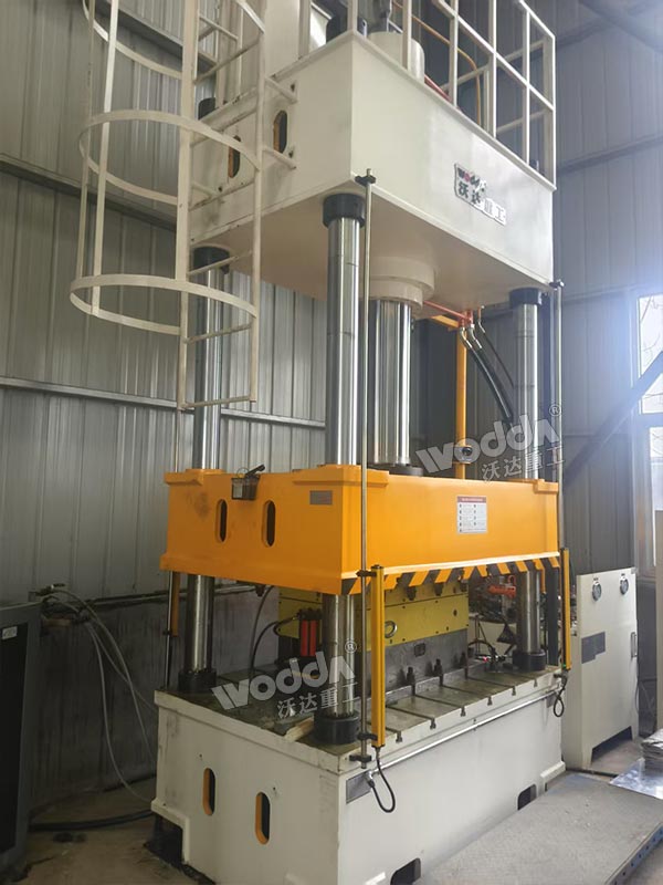 315吨复合材料成型液压机 315吨复合材料成型液压机