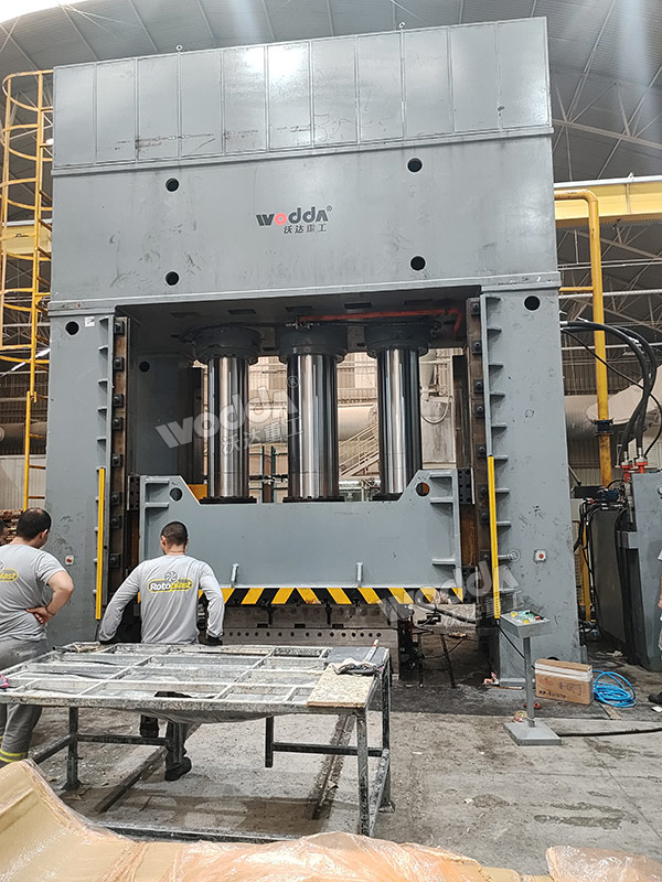 2000吨框架式液压机 2000吨框架式液压机