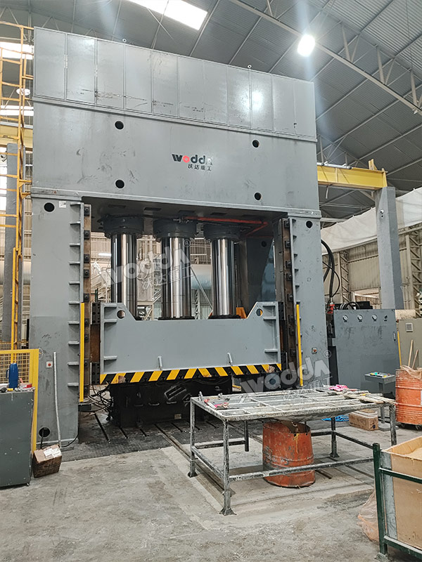 2000吨复合材料成型液压机 2000吨复合材料成型液压机