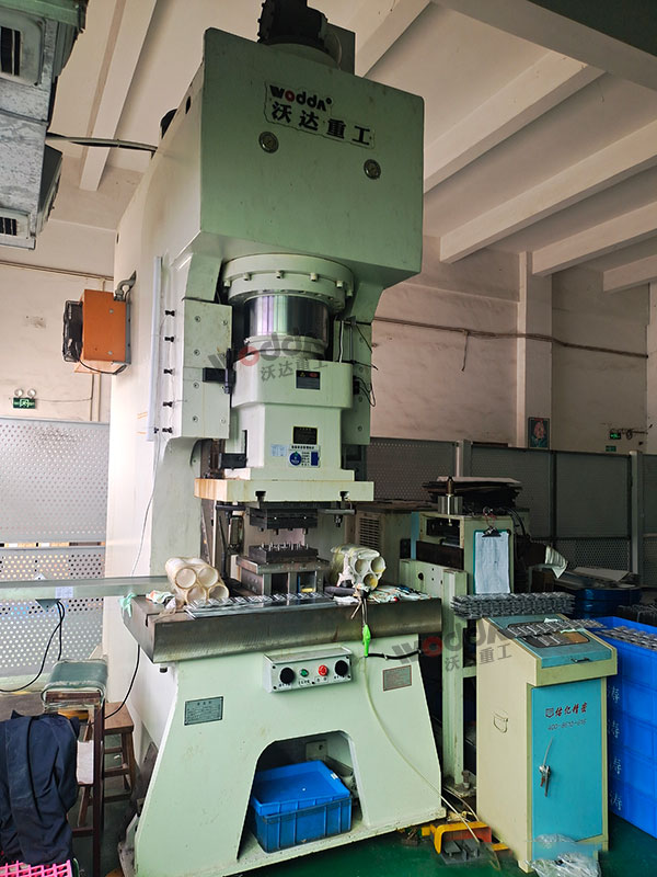 315吨油压冲床 315吨油压冲床