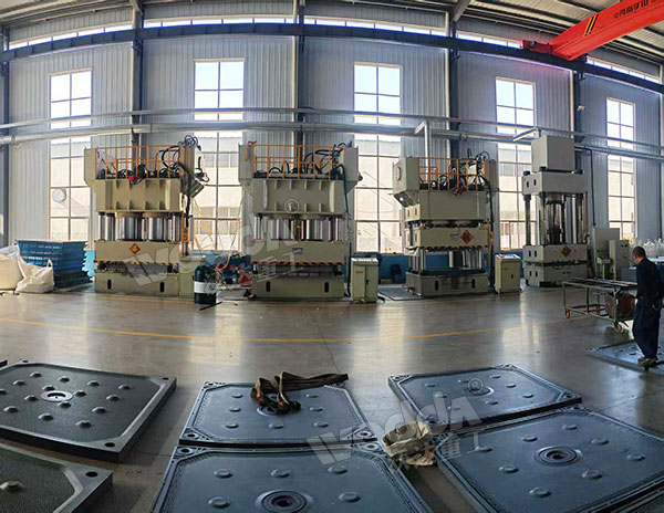 3台压滤机滤板成型液压机调试完成 3台压滤机滤板成型液压机调试完成