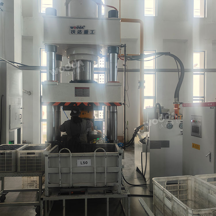 500吨伺服液压机.jpg 500吨伺服液压机.jpg