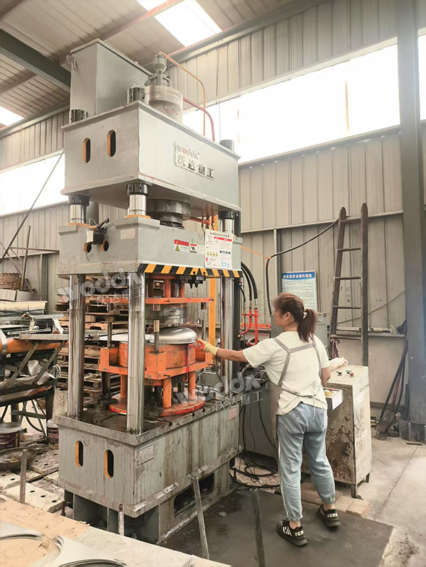 200吨四柱液压机 200吨四柱液压机