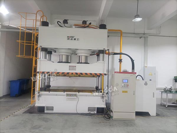 800吨四柱液压机 800吨四柱液压机