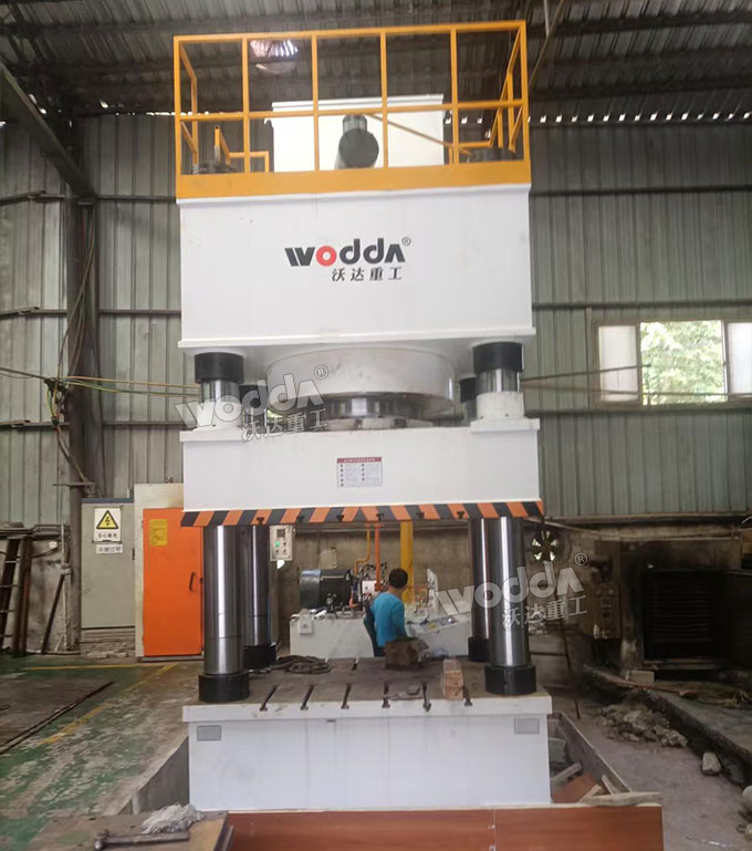 1600吨四柱液压机 1600吨四柱液压机