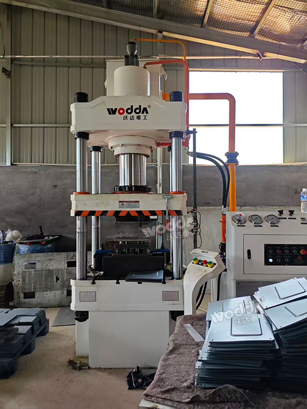 200吨金属成型液压机 200吨金属成型液压机