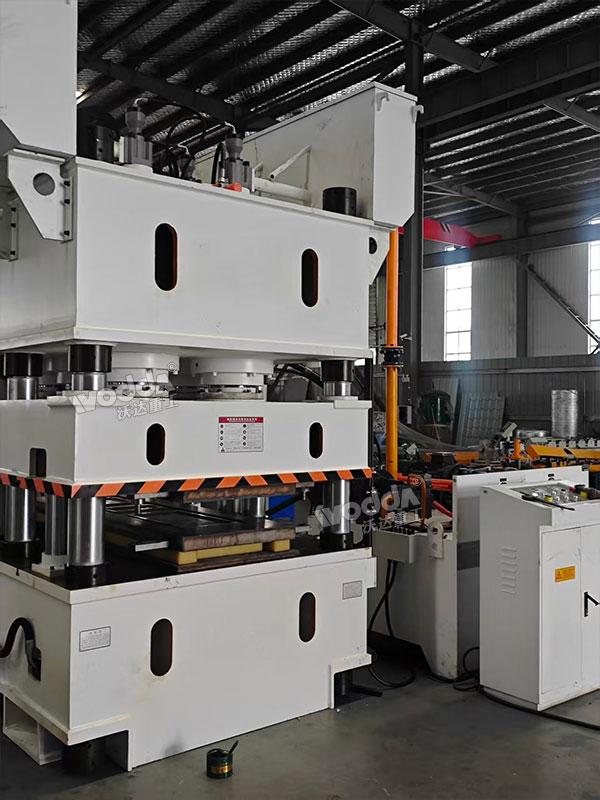 2400吨钢木门压花机 2400吨钢木门压花机