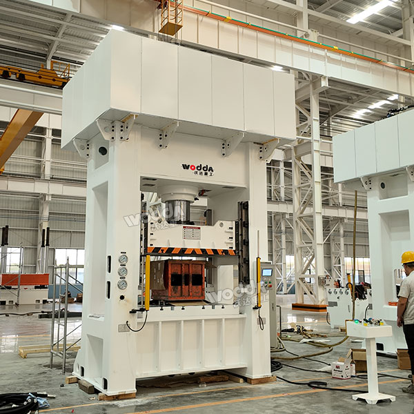 315吨框架式液压机 315吨框架式液压机