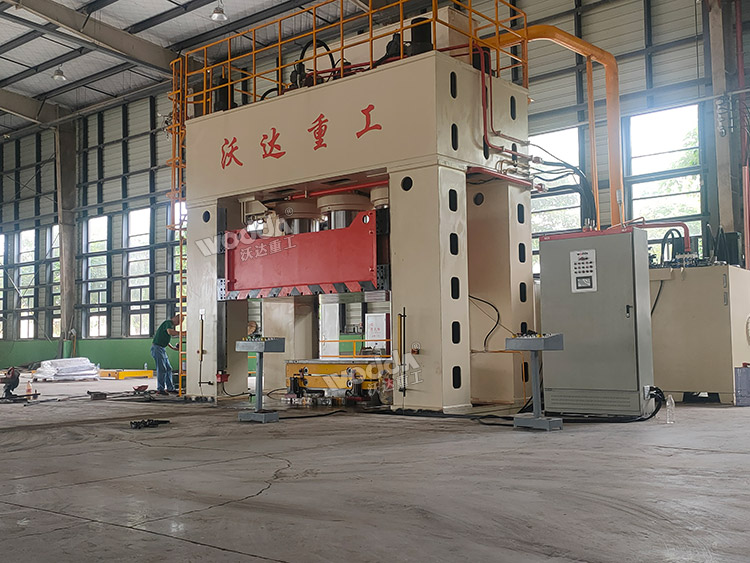 复合材料成型液压机.jpg 复合材料成型液压机.jpg