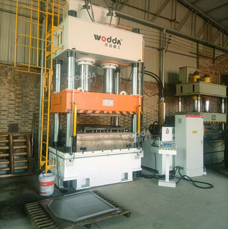 400吨汽车配件成型液压机 400吨汽车配件成型液压机