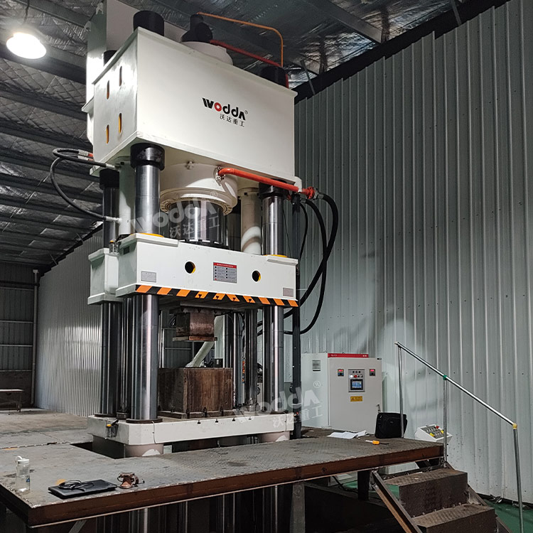 800吨石墨粉末成型液压机(石墨匣钵) 800吨石墨粉末成型液压机(石墨匣钵)