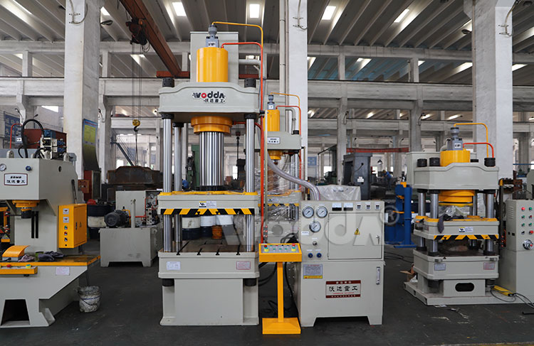 200吨四柱三梁液压机 200吨四柱三梁液压机