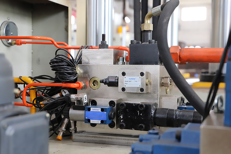 电动车挡风板液压机 电动车挡风板液压机