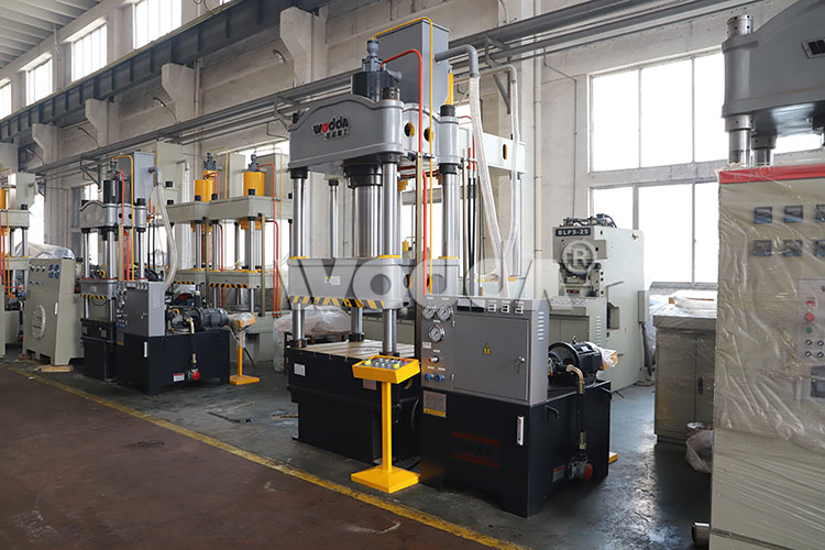 200吨三梁四柱液压机 200吨三梁四柱液压机