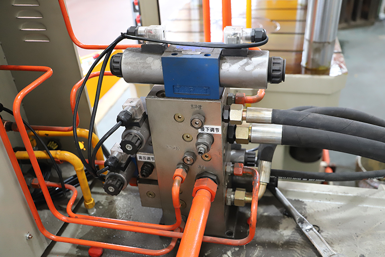 200吨热压成型液压机 200吨热压成型液压机