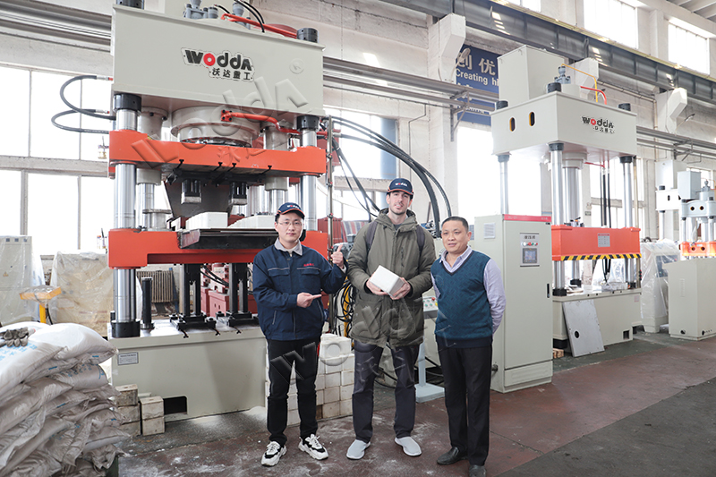 630吨牛羊舔砖盐砖机 630吨牛羊舔砖盐砖机